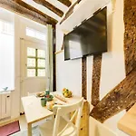 Juliette - Tiny 1Br Pantheon Luxembourg Hideaway